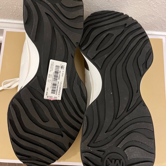 MICHAEL KORS WOMENS ATHLETIC SHOES SIZE 9,5 NEW IN THE BOX - Picture 7 of 8